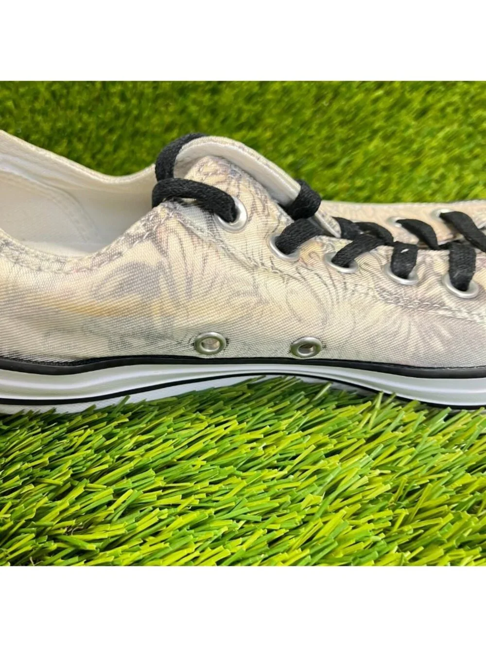 Converse Chuck Taylor All Star Womens Size 8 Beige White Athletic Shoes Sneakers